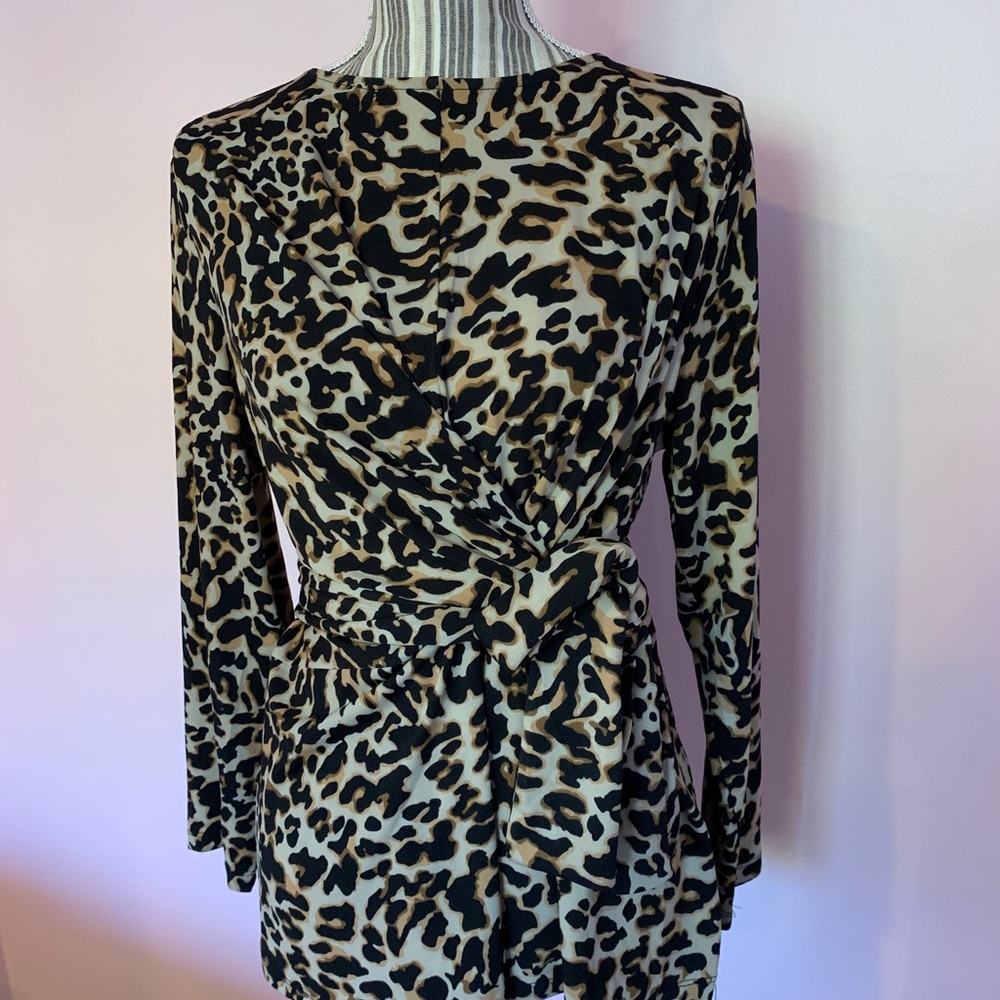 Eloquii Leopard print stretch blouse with tie waist.